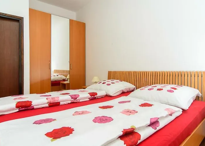 Esad アパート Kornić