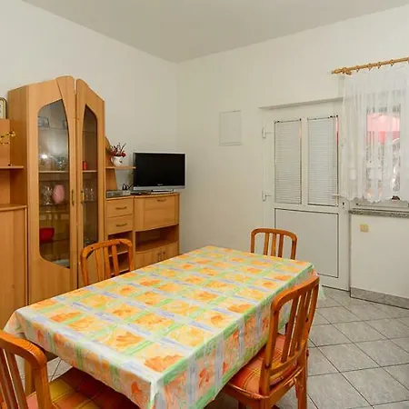 Esad Apartmán Kornić